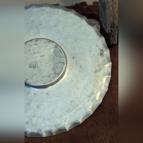 Vintage Forged Aluminum Intaglio Design By E. M. P #807 Serving Tray - Picture 10 of 10